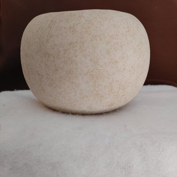 Ivory and Gold Floral Ceramic Vase - Picture 5 of 8